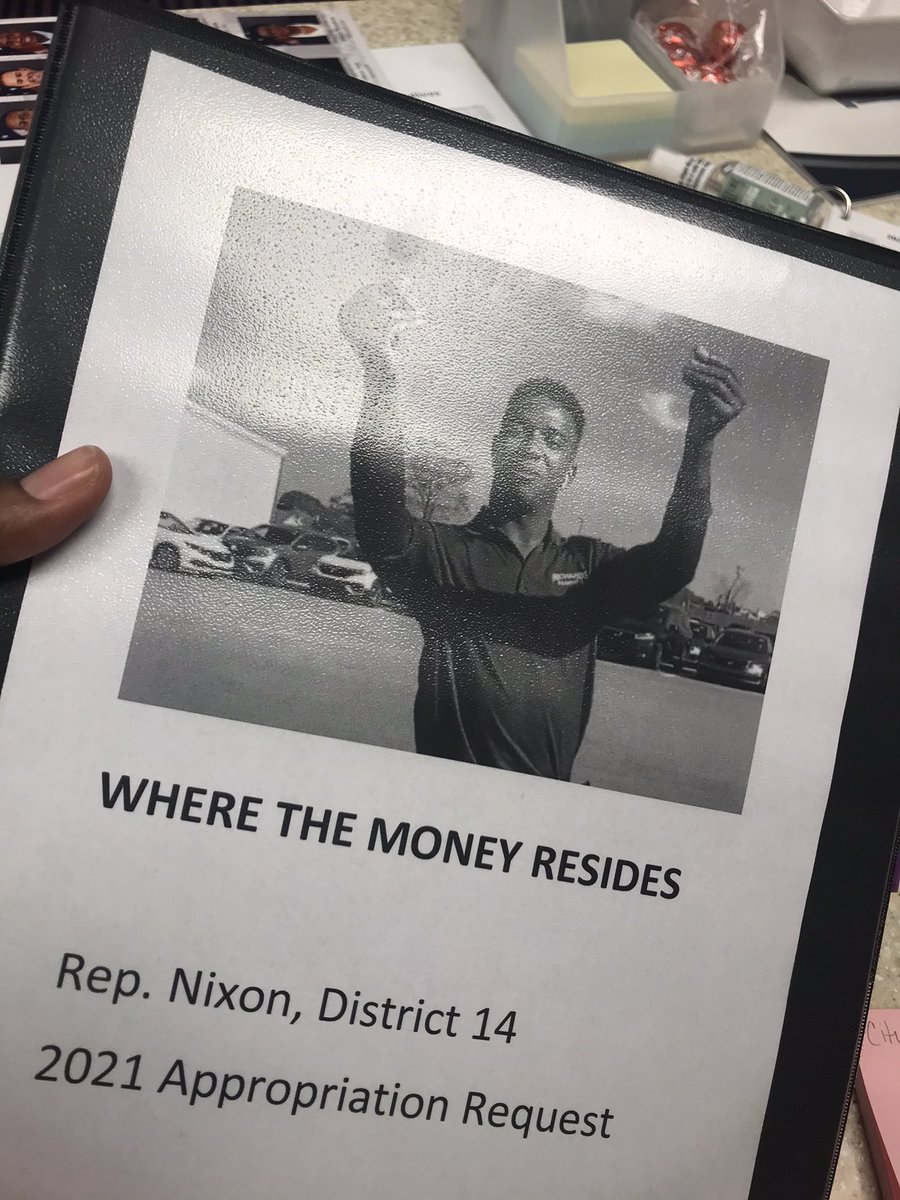 AngieNixon's tweet photo. Y’all Legislative Aides could never prepare a notebook like this. https://t.co/hpiJblm0Ae