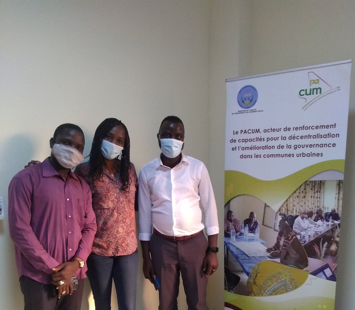 OpenStreetMap Mali🇲🇱 (@osm_mali) on Twitter photo |#OCA_Bamako Meeting Stakeholders|
L'équipe <a href="/OSM_Mali/">OpenStreetMap Mali🇲🇱</a> et <a href="/hotosm/">Humanitarian OpenStreetMap Team</a> au siège du <a href="/ProjetPRUBA/">Projet de Résilience urbaine de Bamako PRUBA</a> pour échanger sur les activités du projet #OpenCities #Bamako, les équipements à cartographier et les formulaires d'enquête relatifs à ceux-ci.
<a href="/WBG_Cities/">World Bank Cities</a> #Map4Resilience #Map4Mali #OSM |#OCA_Bamako Meeting Stakeholders|
L'équipe <a href="/OSM_Mali/">OpenStreetMap Mali🇲🇱</a> et <a href="/hotosm/">Humanitarian OpenStreetMap Team</a> au siège du <a href="/ProjetPRUBA/">Projet de Résilience urbaine de Bamako PRUBA</a> pour échanger sur les activités du projet #OpenCities #Bamako, les équipements à cartographier et les formulaires d'enquête relatifs à ceux-ci.
<a href="/WBG_Cities/">World Bank Cities</a> #Map4Resilience #Map4Mali #OSM