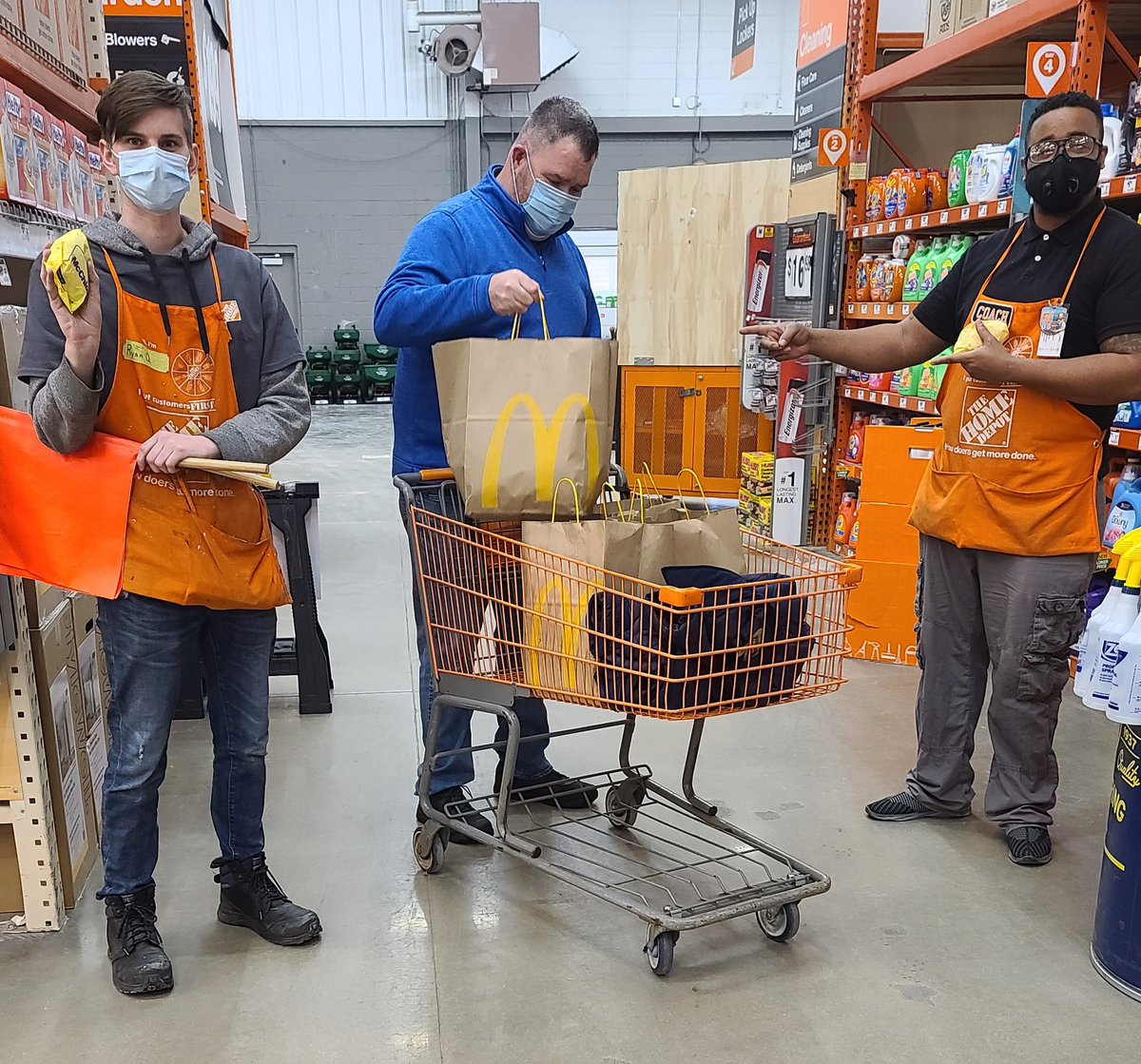 #Team2575. Showing appreciation to all associates braving the elements to come to work today for our customers.<a href="/BillEdwardsTHD/">Bill Edwards</a> <a href="/staceyjsharp1/">Stacey J Sharp-Brown</a> <a href="/BrianConwayTHD/">Brian Conway</a> <a href="/MondoTHD/">Armando Portillo</a>