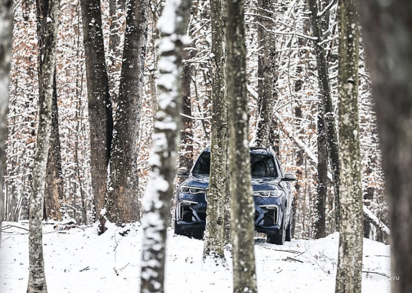 UnionParkBMW's tweet photo. Putting the #BMWX7 to work! Handles great in the snow and good traction. Stay safe! #snowday #delaware https://t.co/mkuaApbynZ 
📸 @sssdragos https://t.co/MDS5oQV7kQ
