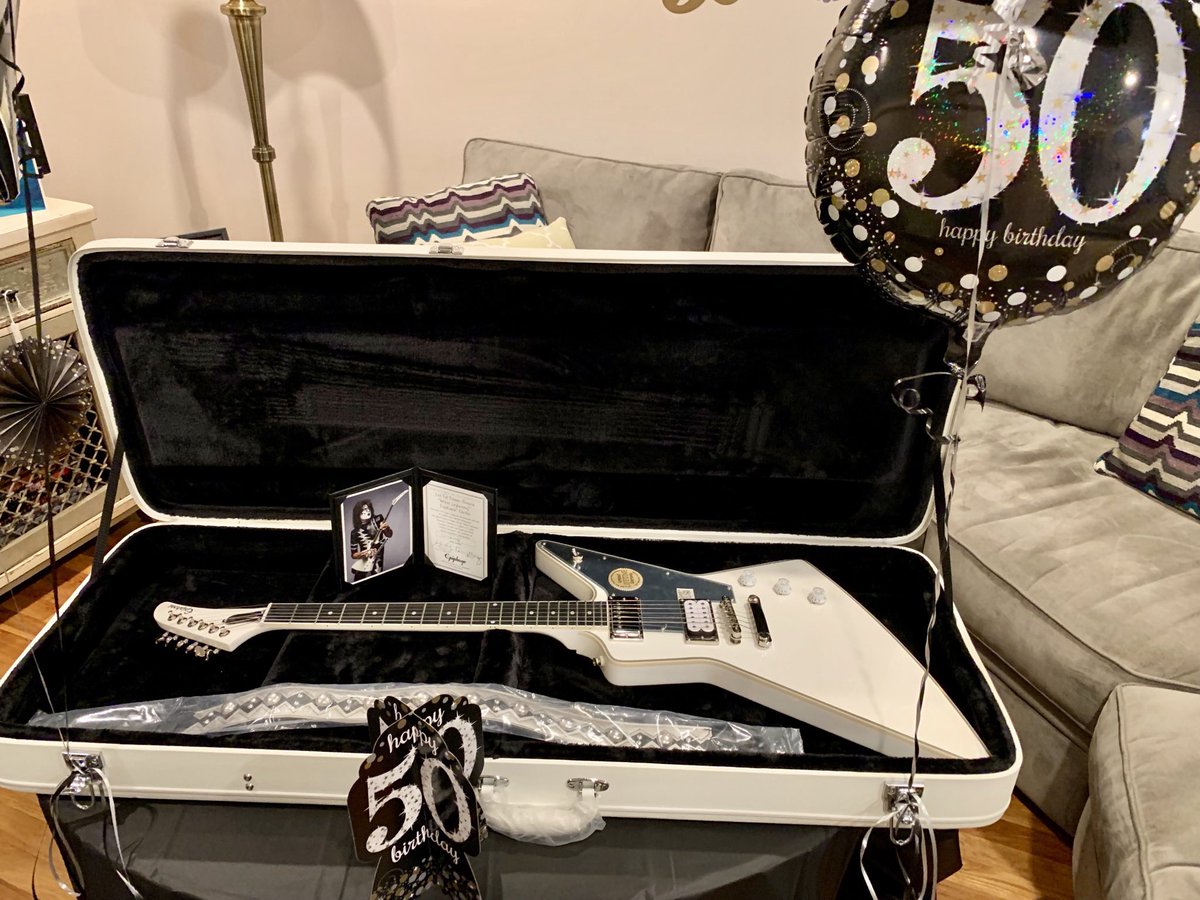 anthonyserso's tweet photo. @tommy_thayer @gibsonguitar Got the Explorer as a birthday present. Awesome guitar!! https://t.co/zlhWzZNTAX