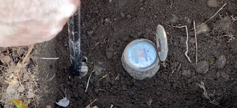 Pick one. Turn it to right to close.