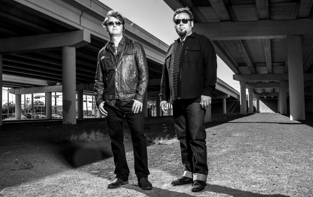 AmplifyMusicMag's tweet photo. CANADIAN PREMIERE - Austin-based indie rockers Arrows To Fire have announced their new single 'I'm Supersonic'.
#ArrowstoFire @ArrowstoFire
https://t.co/WcILatZ2ej https://t.co/FdNm7JdiCj