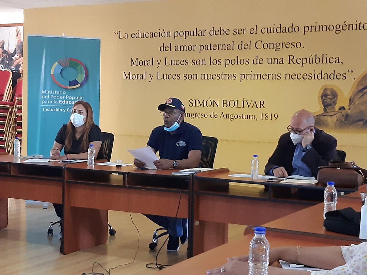 mineducacion_ve's tweet photo. #EnFotos | El @MBF_MPPE junto a las diputadas @Mariarosa_vzla, Comisión Familias, Irlanda Rodríguez, Comisión Comunas y el Diputado @Rafaelsimonchac, ¡presente! en la videoconferencia del Congreso Bicentenario de los Pueblos Sector Educación. @NicolasMaduro @psuvaristobulo https://t.co/9Lg0jqcXhS