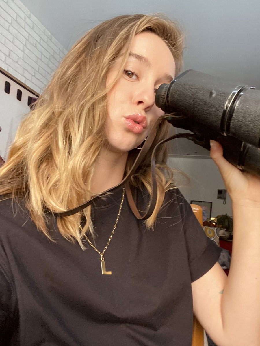 soy influencer antigua con estos prismáticos influencer del pasado 🥐