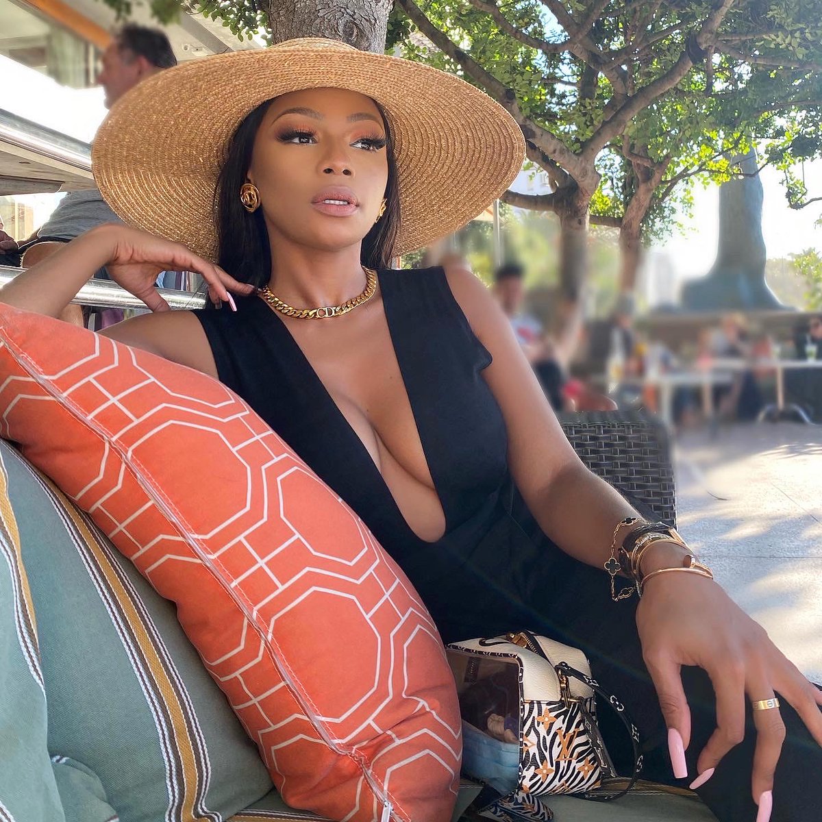 joy_zelda's tweet photo. Bonang 👑

RT this if you love her..... https://t.co/TlTZPv4ZKg