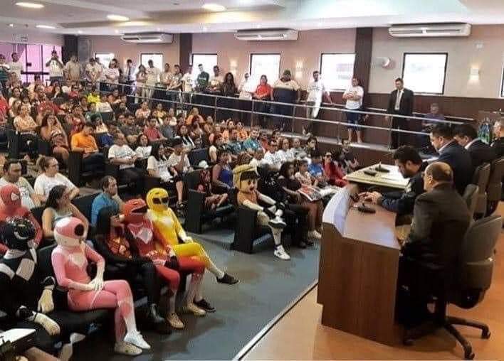 inflaviojr's tweet image. Eu nunca vou superar essa foto da audiência da regulamentação dos trenzinhos da alegria em Fortaleza