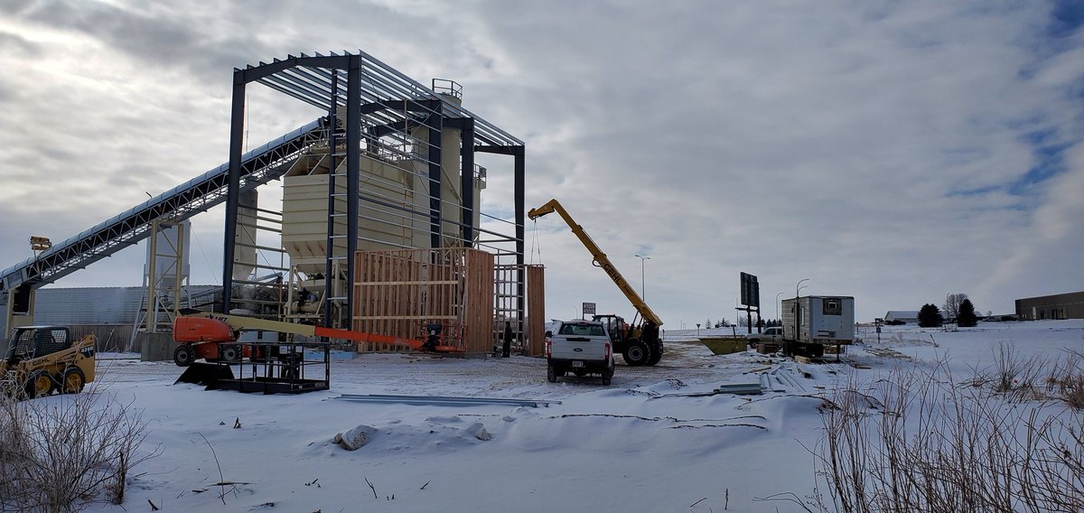 mustangschultz's tweet photo. Winter has not stopped progress in the Lakeview Business Park in Madison SD.  Buffalo Ridge Concrete,  Infotech,  Midwest House Movers, and Runnings are making great progress!  South Dakota is open for business and school BTW! #MadisonSD https://t.co/CGumGtMZZz