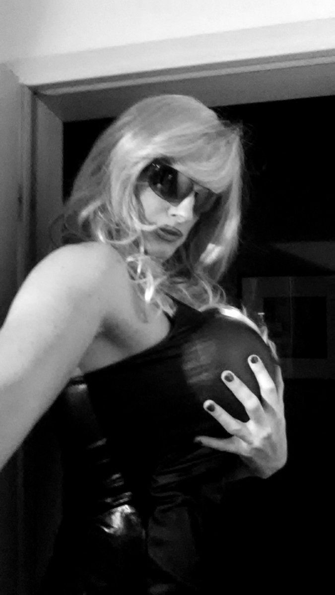 Sklaventrainin dauerhaft und ernst gemeint. Deine Geilheit, deine Lust wird mein. 
Du wirst dienen!

#findom #femdom #sissy #trans