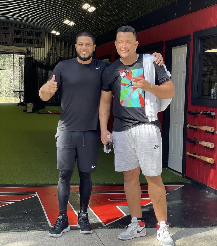 jeimer24C's tweet photo. Morning workout with el Tio 🤙@MiguelCabrera #CandyMan#TheCaballo#🐅 https://t.co/8GVzARoRSw