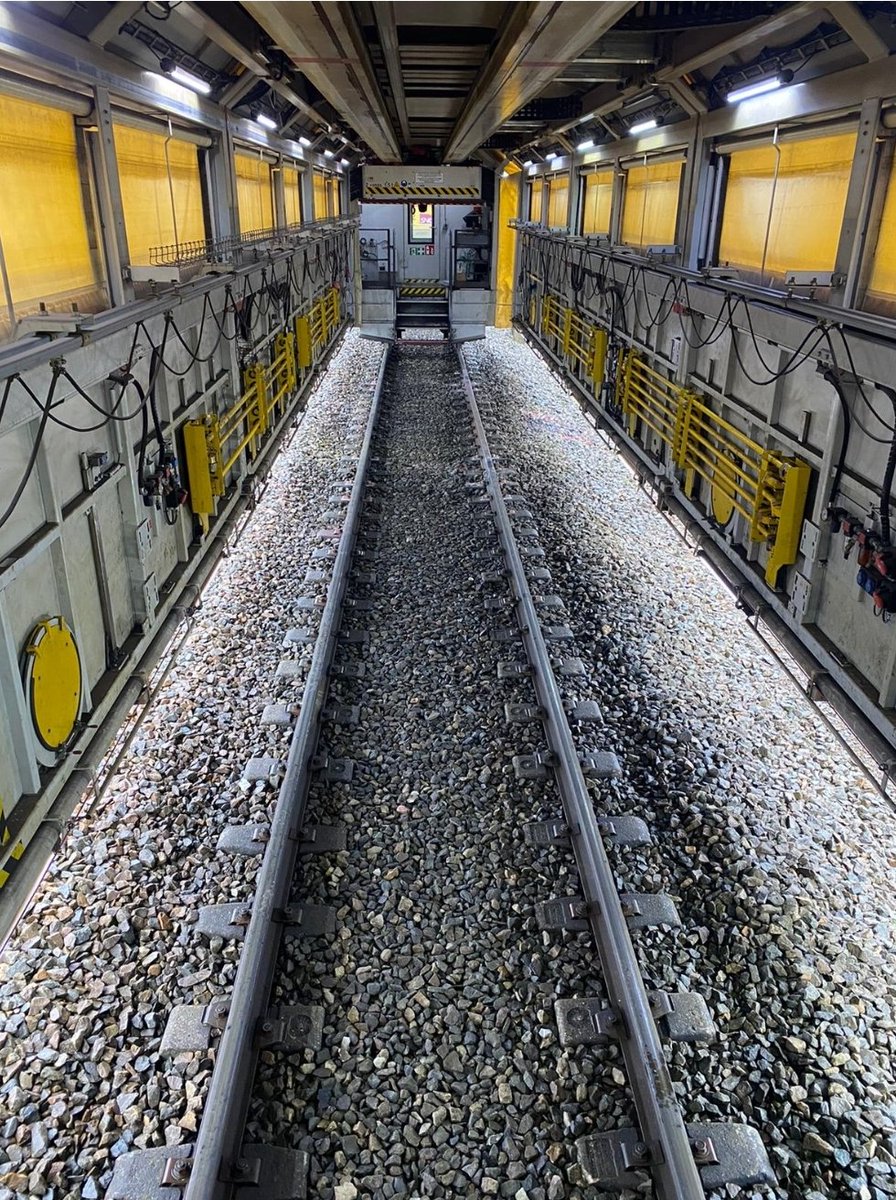 Opération terminée avec #TrainROBEL. Un bel outil au service de nos agents et du réseau. 👏🏻 aux équipes d'Etampes/Angerville, direction Juvisy pour le dernier chantier de la semaine sur UP Voie Sud #IPSO ! <a href="/SNCFReseau/">SNCF Réseau</a>
<a href="/AntoinePrt/">Antoine Parent</a> 
@InfraBlogIPSO