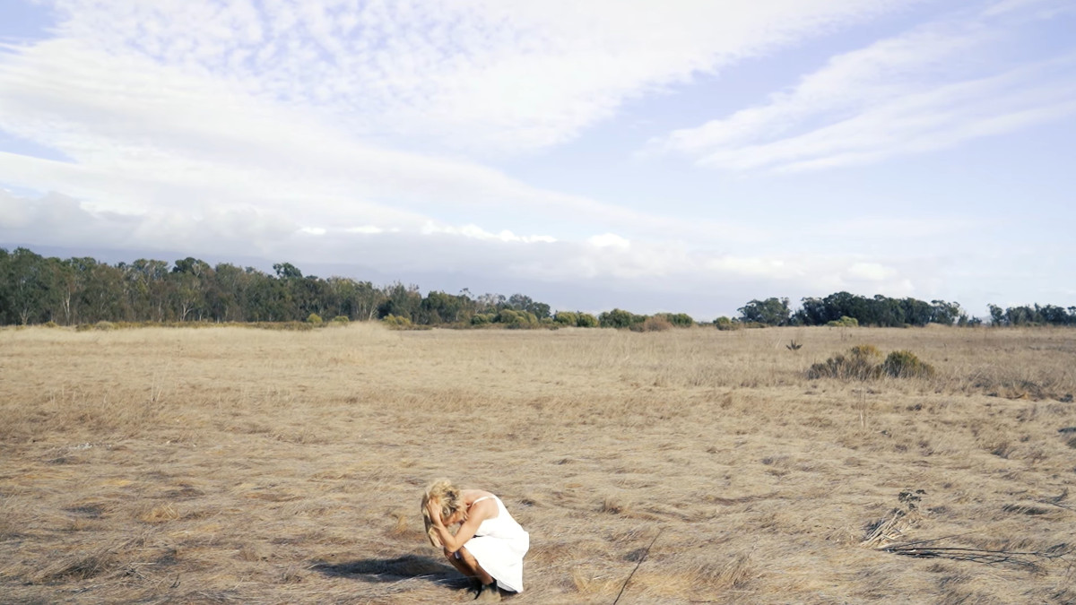 StaticDive's tweet photo. Renee Stahl says farewell to her father in sorrow and with Zen-like wisdom on the ethereal and heartbreakingly beautiful new single "Every Tear is a Prayer" #singersongwriter #love #losangeles #dreampop #ambient #music #musicblog #blogger @reneestahl 
https://t.co/j884SN8WnN https://t.co/H7HqAppCzn
