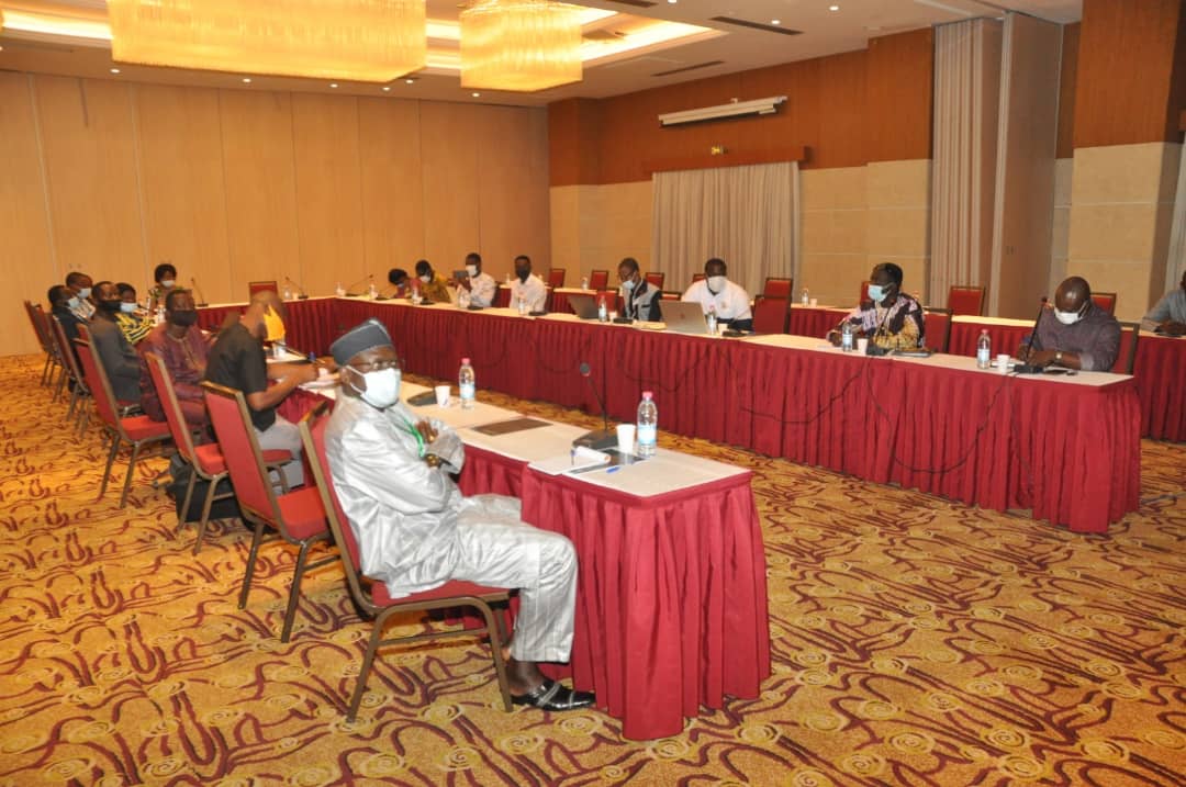 RbeccaADJINAKO1's tweet photo. Les membres de l' #IPEB réunis autour d'une table ronde pour échanger du développement de la #pisciculture au Bénin. Ce 18 02 21 au @goldentulip_coo , en présence du Ministre du @MAEP du @gouvbenin. #ANaCEP et #ANaDIPE-Benin.
#Swisscontact #ATDA 7 https://t.co/KhLn8HW3o9