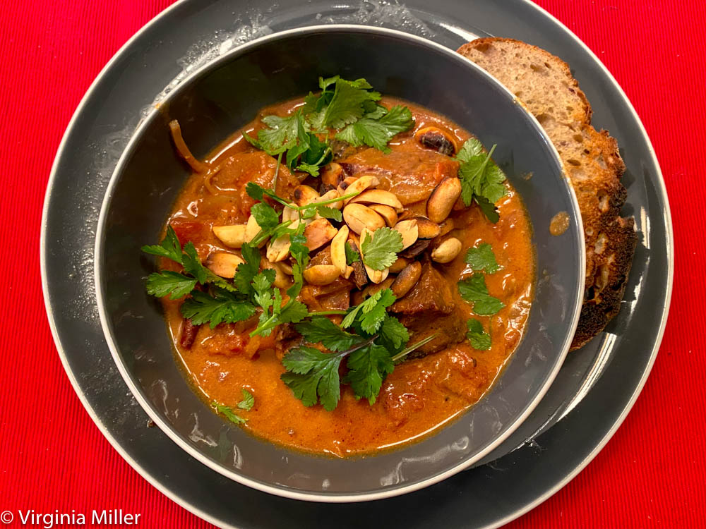 ThePerfectSpot's tweet image. Enhanced by smoking the #beefshanks &amp;amp; stew in our @kamadojoe,

Mashama Bailey's @TheGrey_MB beef shank in a lush stew of tomatoes, coffee, peanut butter, chiles, peanuts.

Recalling African peanut stews I've tasted, this recipe wins with complex comfort:

foodandwine.com/recipes/glazed…