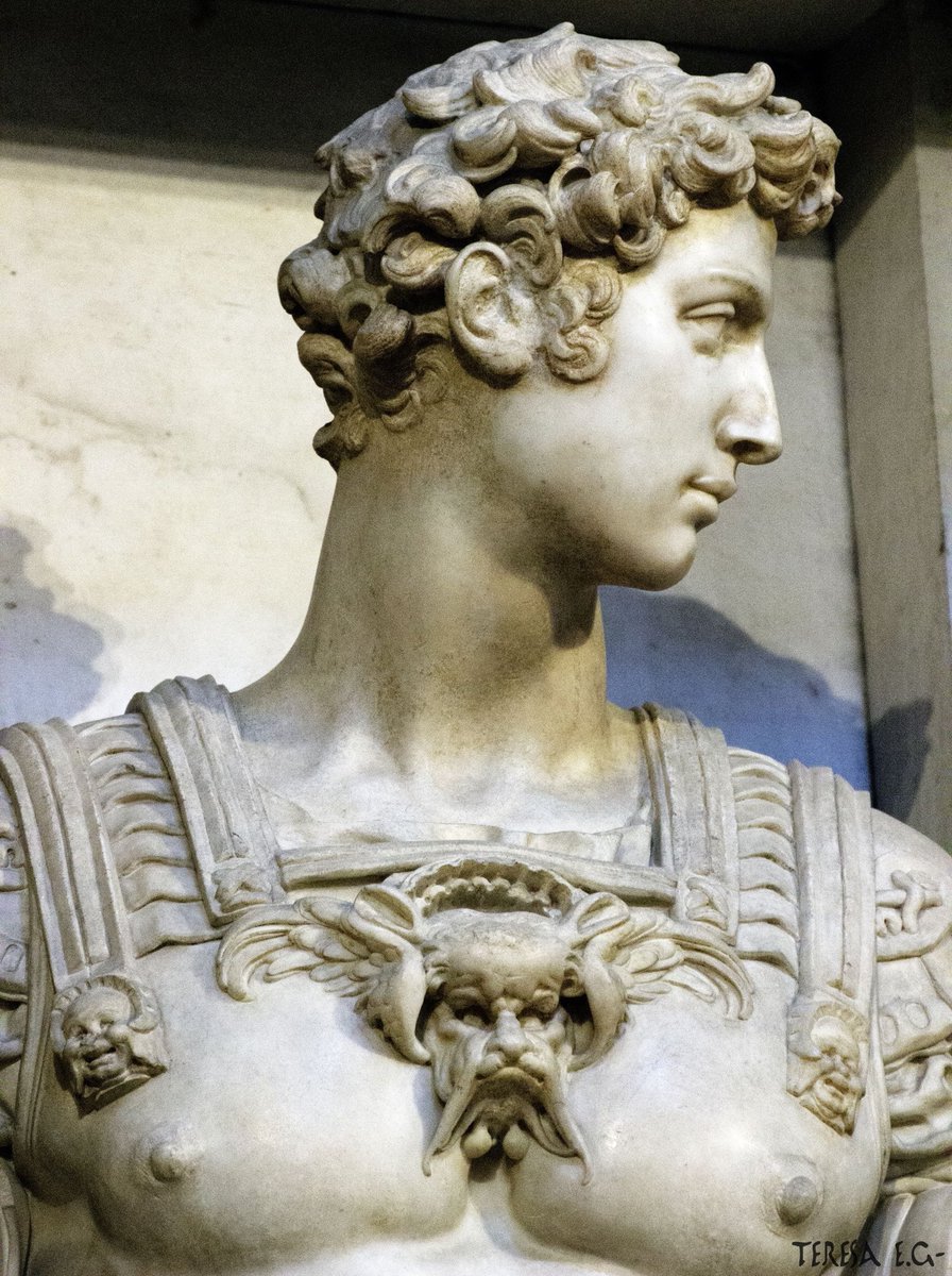 In 1520 he was asked to create a funerary chapel for the Medici. This was done in the 1520s-30s. He created superb idealised sculptures of Lorenzo de’ Medici & the Duke of Nemours in the Medici Chapel. The idealised image of the Duke Is a loose portrait of Cavalieri