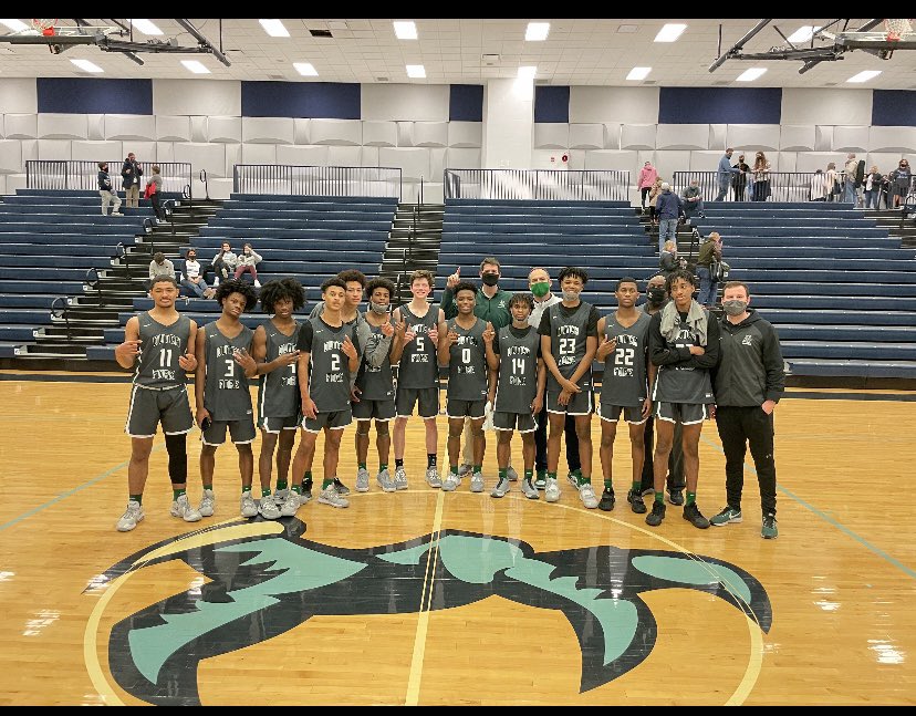 DutchForkBball's tweet photo. ‼️Final from tonight ‼️

Back to back Region Champs 

Mood: 🤩🏆🏆 

🐺 DF: 46

Chapin : 45 https://t.co/I4oeDCJe8a
