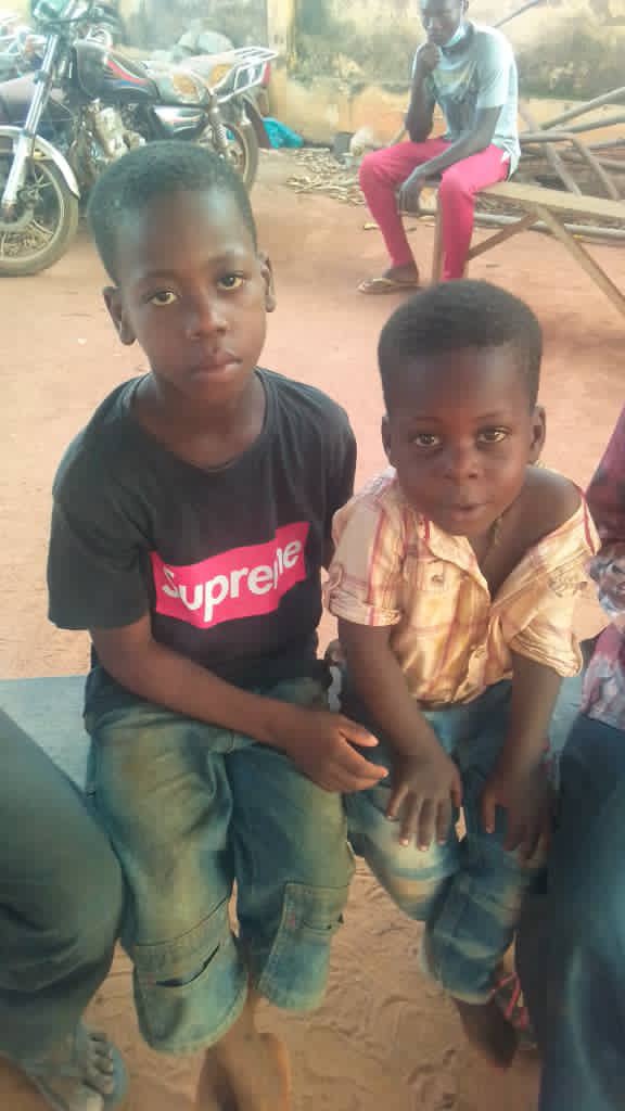 KobbyKyei_'s tweet photo. These two children has just be found in a town in Togo called Mission Torve, according to them, they are from Accra and unknown  man came for them, they can only speak twi, the elder one is Jeff Agyako and the young one is Kelvin Boateng, pls retweet 

Call +233546295768
Thanks https://t.co/qUEYFtSLoG