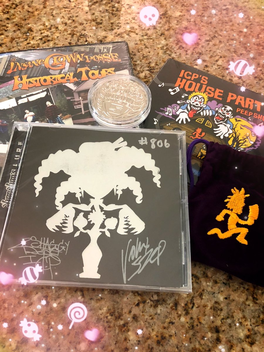 roxy_tart's tweet photo. Shout out to @icp for this awesome Hatchet Mail! It was the perfect #Juggaloday gift! #juggalette #mmfcl https://t.co/yCyL040rvK