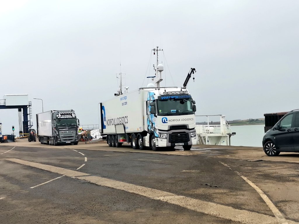 LeslieBota's tweet photo. Loading at Harwich port, and tomorrow will deliver to Glasgow some frozen sea stuff ❄️🦞🍤🦪🍣❄️
#Kermor
#NorfolkLogistics #FH16moments https://t.co/DWFeyxifPT
