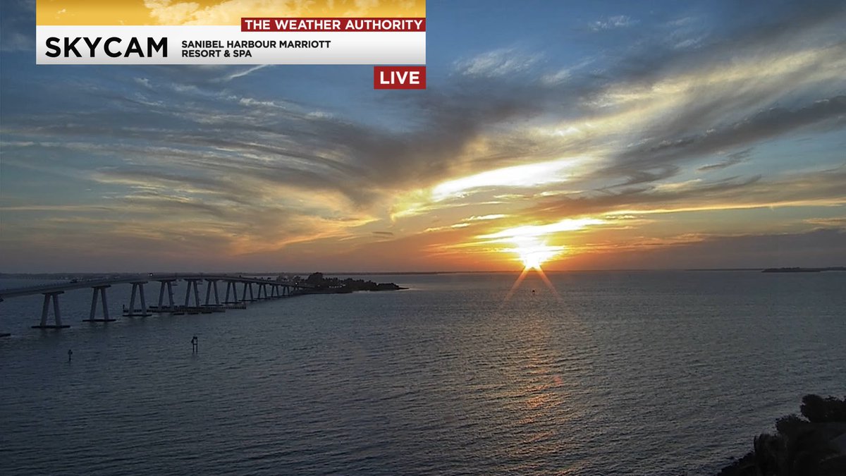 KCShermanWx's tweet photo. The sun is setting after a warm February day across SW Florida. 🌅 https://t.co/19kfKv0kRG