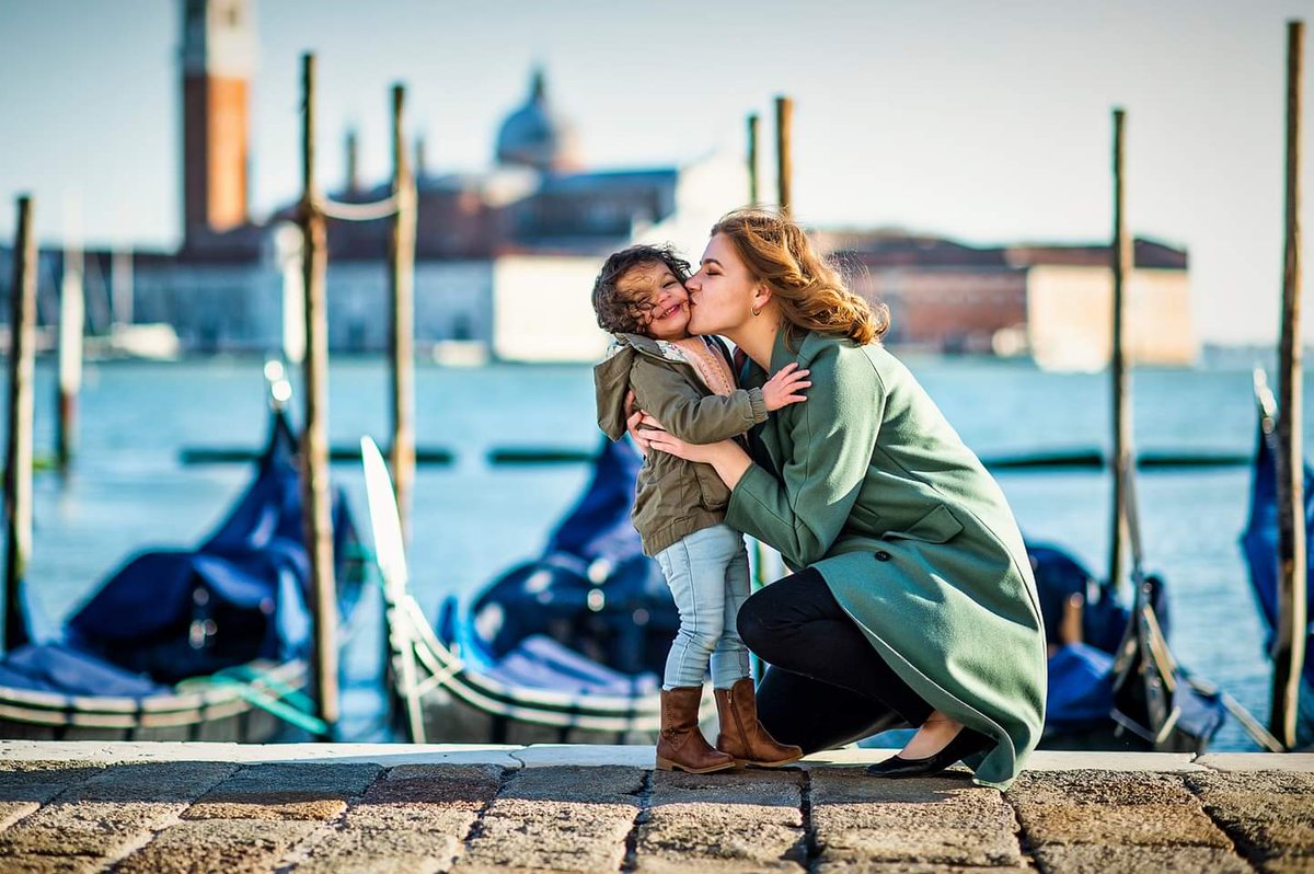 laure81's tweet photo. #seancefamille mère et fille à #Venise. 
#photographevenise #photographefamille #photographer #portraitfamily #portraitfamille  #shootingfamille #kids #kidsphoto #mother #fineart #portraitphotography https://t.co/nmmoMa9JzW