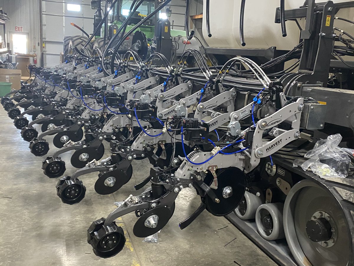 travismesser81's tweet photo. This @WilRichLLC #10k #1 of 3 w/ @PrecisionPlant #DeltaForce , #vDrive, #SpeedTube, #FurrowForce, dual #vApplyHD, #Conceal, #mSet and hydraulic row cleaners with @Harvest_Int_Mfg LP1 row units is coming together nicely! @YetterFarmEquip @SureFireAg @PlainsGrain https://t.co/qTuTGIUWPo