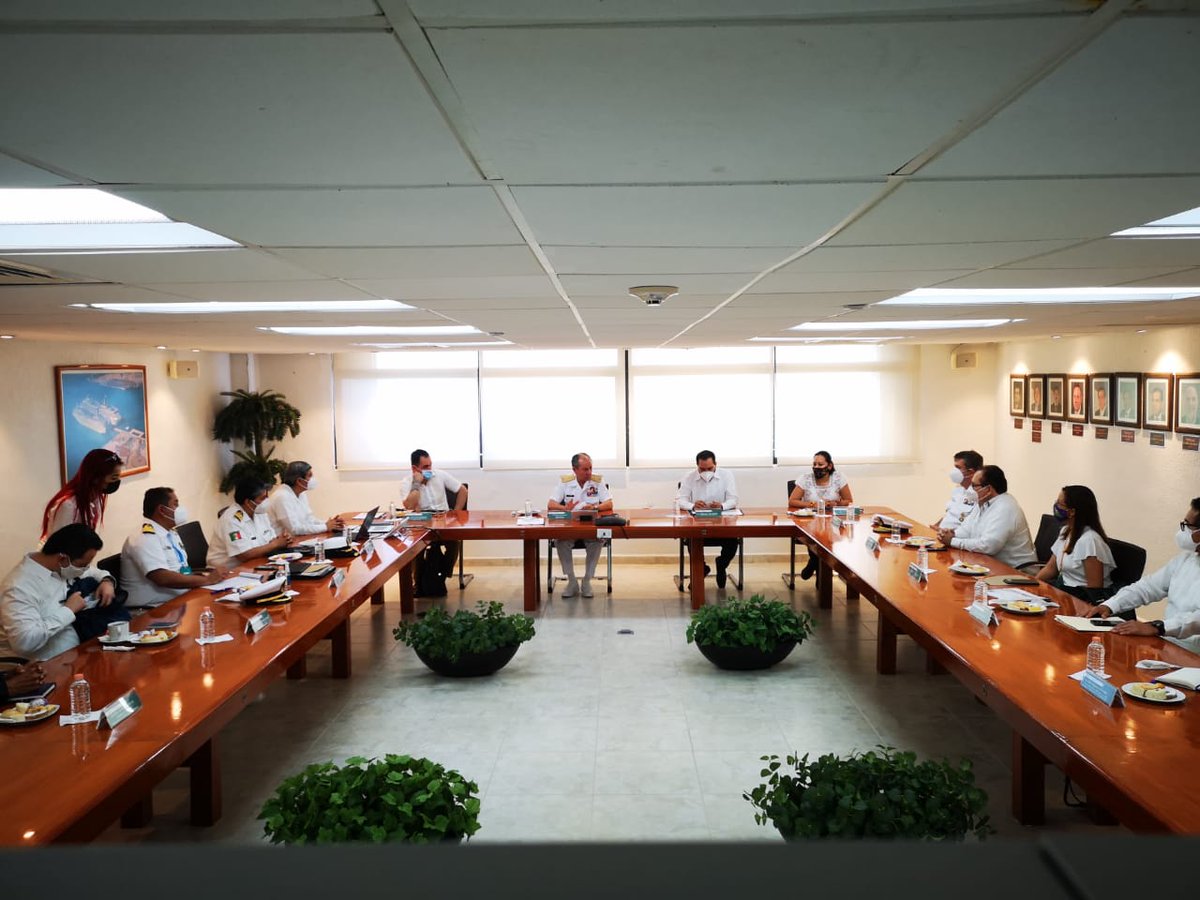 PuertosYucatan's tweet photo. @PuertosYucatan recibe al Secretario de Marina, Secretario de Hacienda, Secretaria de Semarnat y Gobernador del Estado de Yucatan, para revisión de proyectos portuarios.
#APIPRO
🚢🚚⚓🌏 https://t.co/53a5TUkt6G