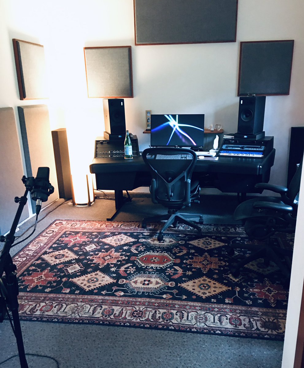 boneyjames's tweet photo. Join me on Facebook Live tomorrow at 3 pm PST for #solidfriday. Broadcasting from the Backyard Studio. https://t.co/7iaurCIIGx