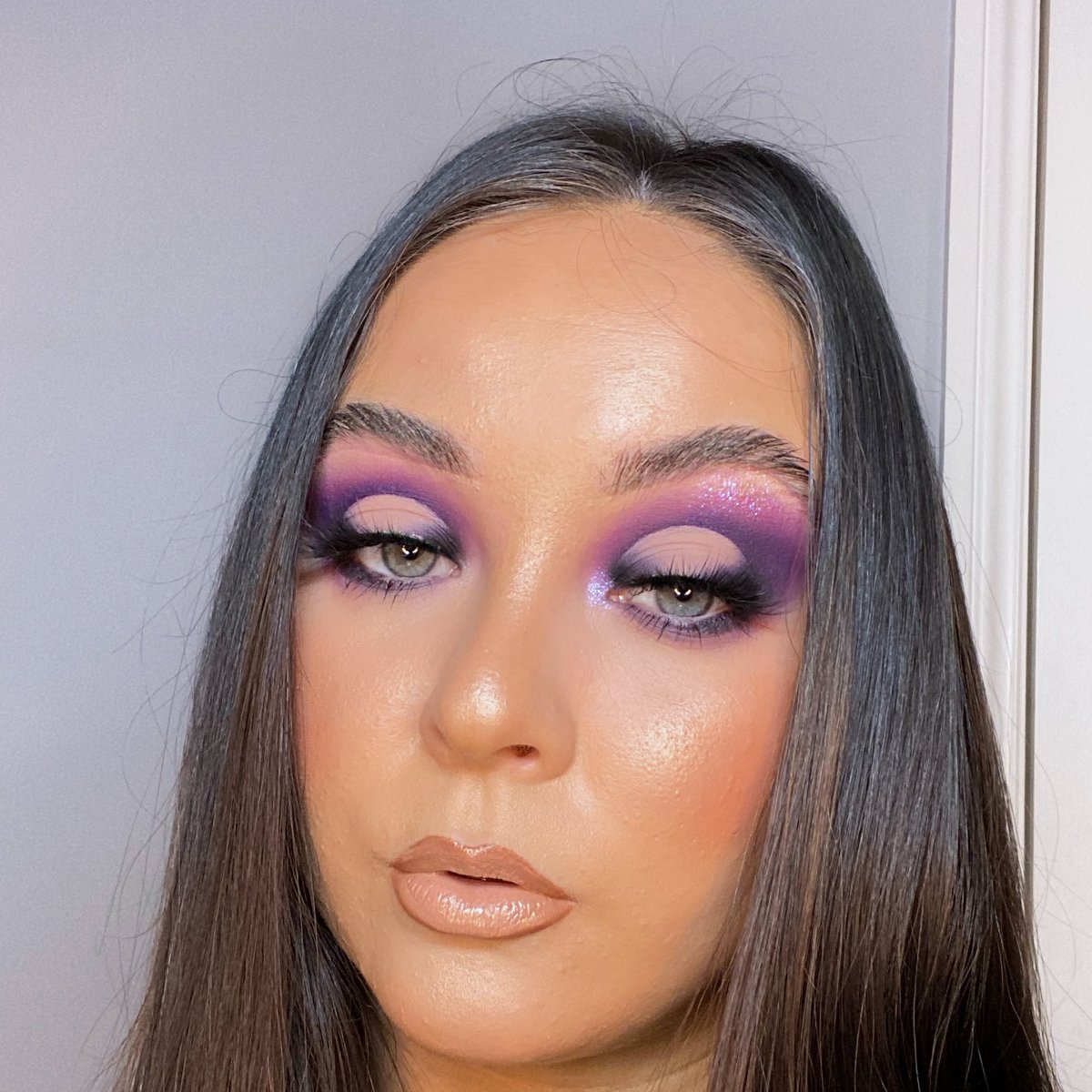 🔮💜
<a href="/ABHcosmetics/">Anastasia Beverly Hills</a> brow freeze&amp; norvina vol1  
<a href="/sculptedbyaimee/">Sculpted by Aimee</a> dewy foundation&amp; liquid highlight
<a href="/elfcosmetics/">e.l.f. Cosmetics</a> camo concealer 
@SOSU_BySJ warm contour stick
<a href="/__dollbeauty_/">Doll Beauty</a> dark gimme sun 
<a href="/milanicosmetics/">Milani Cosmetics</a> corallina blush 
<a href="/MorpheBrushes/">Morphe</a> bite me liner
<a href="/beautybay/">BEAUTY BAY</a> ballet gloss