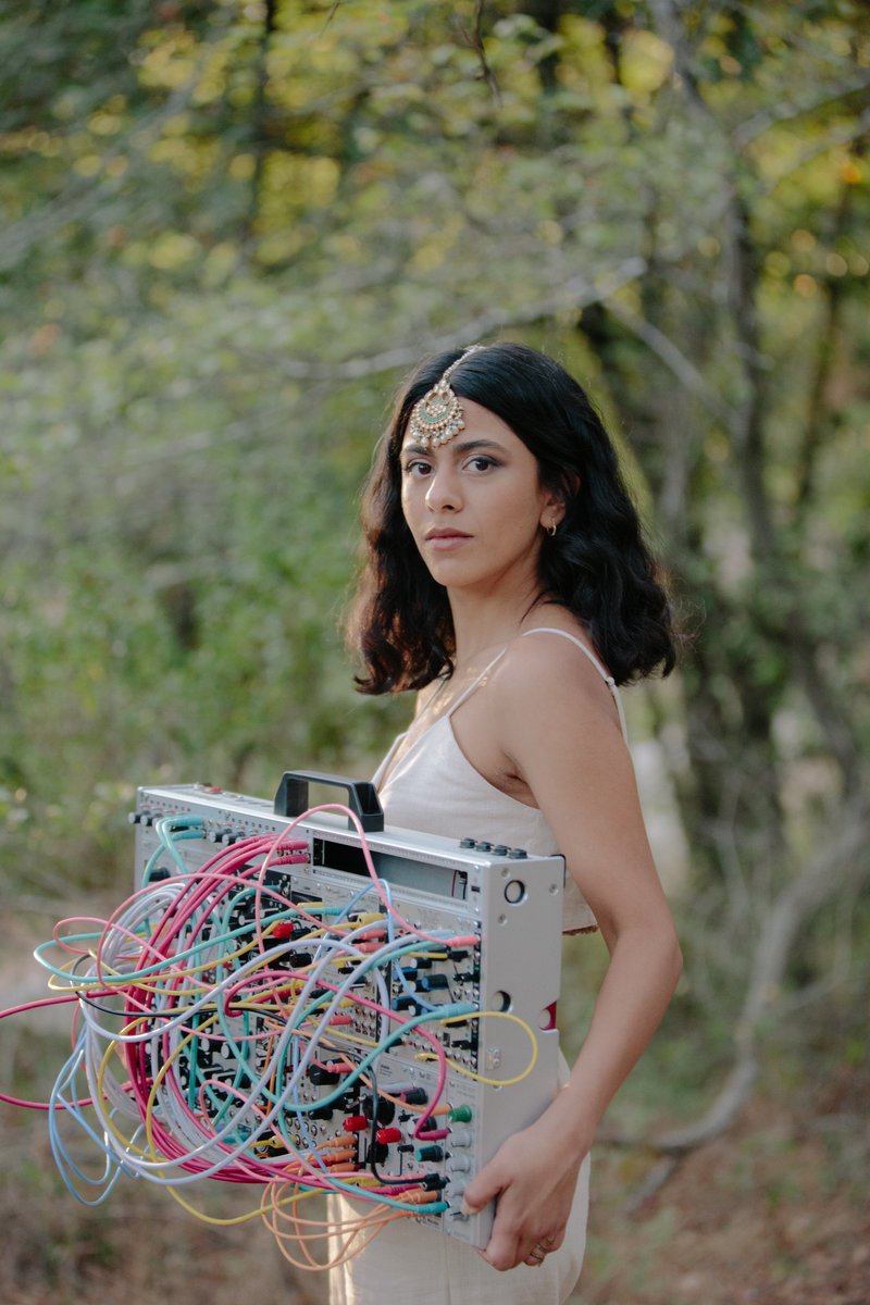 bemiscenter's tweet photo. TONIGHT at 8 PM CT! Arushi, a modular synthesist and Indian classical vocalist, is playing some untested material featuring voice, synth, piano, digitakt, and the wave ring. #bemisX
STREAM: https://t.co/987Gp1wBtA
Twitch account not required. https://t.co/nxsoRJgPmq