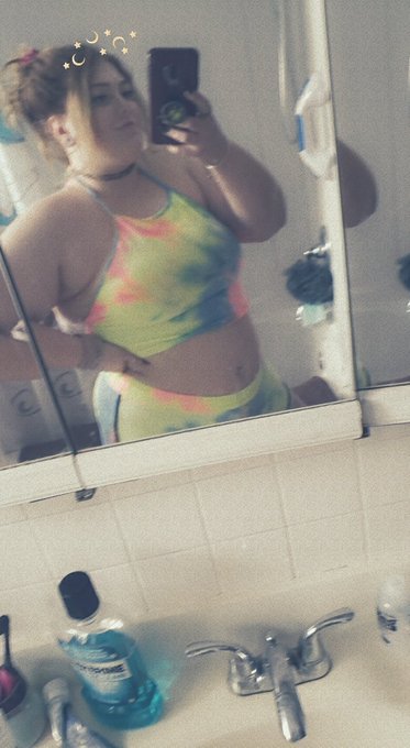 I gotta new outfit 🥺❣ https://t.co/t7ZKF7b3uy<a href="/tag/newprofilepic2k21"class="tags"><span>#newprofilepic2k21</span></a>