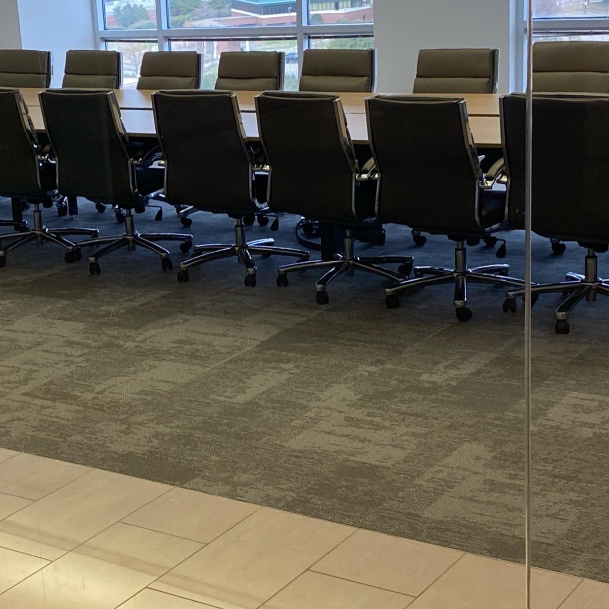 EFContract's tweet image. An inset of Artisan adds texture to this conference space at Cawley Partners Management in Dallas.

#efcontract #modularcarpet #flooringsolutions #workplaceinteriors 
#workplacedesign
#corporateinteriors #commercialflooring #commercialinteriors