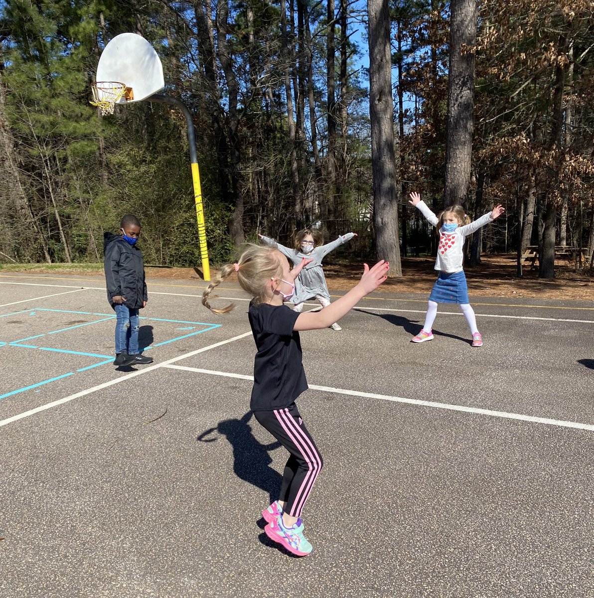 CombsKGators's tweet photo. It was SO good to be back at school yesterday! Our Kindergators really enjoyed time outside to sharpen the saw and do a few exercises together. #CombsCatchUp https://t.co/cxxipuwFyV