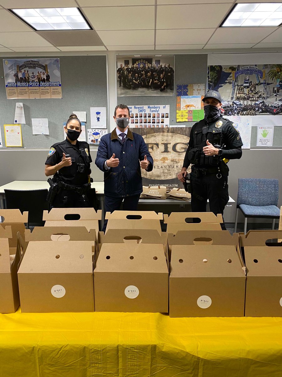 TheMiramarSM's tweet photo. Our very own FIG Restaurant paid a visit to the Santa Monica Police Dept. to say thank you for their service! The Miramar's General Manager delivered 98 essential breakfasts! All first responders and essential workers receive 50% off any breakfast at the FIG. We appreciate you! https://t.co/kN3Jiu0YfP