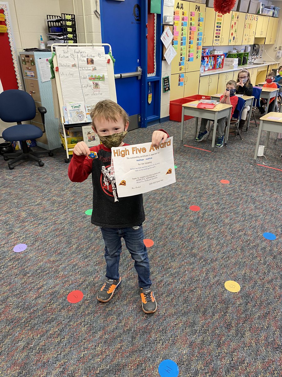 EldaPrincipal's tweet photo. These Kindergartners put in a great week! 🖐🙌👊 https://t.co/OOR01hu6LW