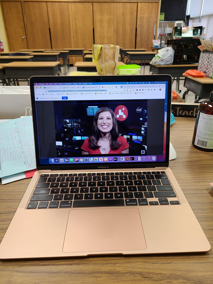 MissDavidson8's tweet photo. #MarsLanding #MarsPerseverance These grade 5s are pumped and ready to see the historic landing!! https://t.co/w5bPpiKcJM