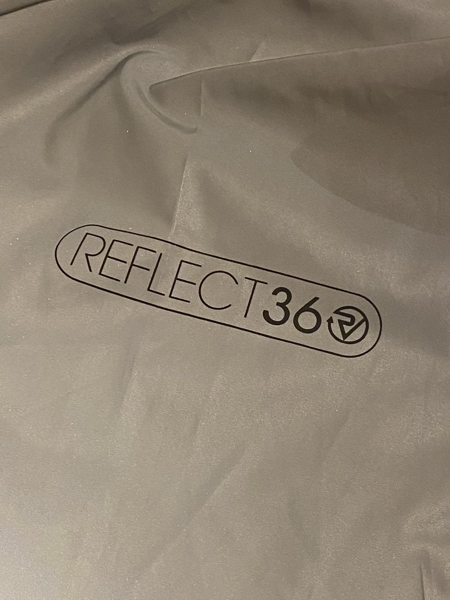 TitaniumGeek's tweet photo. Testing out the @ProvizSports #reflect360 running jacket #BeSeen 

Sure the back is entirely breathable. I mean seriously thin mesh, so it will be interesting to see how it fairs

The front material feels like it will be somewhat boil in the bag. We’ll see in 30mins time!! https://t.co/mjNSvZnIiC