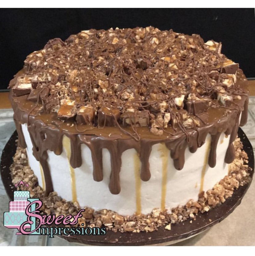 SweetImpress77's tweet photo. Snickers cake ๐ #snickerscake #snickers #cake #chocolate #chocolatecake https://t.co/TKHZvFskCd