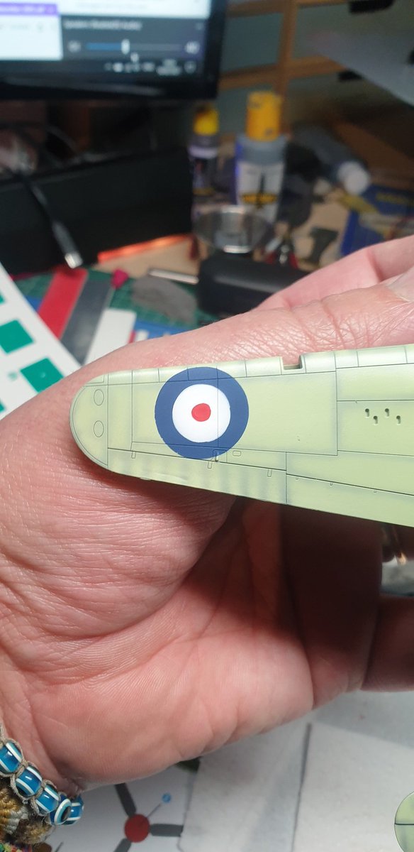 Plastic_Alchem's tweet photo. Painting roundels. See it live from 21.00h London time on twitch. Linknin the bio. #twitch #livestreaming #TwitchStreamers #scalemodel #modelscale #scalemodelworld #scalemodelling #plasticmodel #ww2 #armahobby #scalemodels #hurricane #orlee https://t.co/6Hm4cAgagm