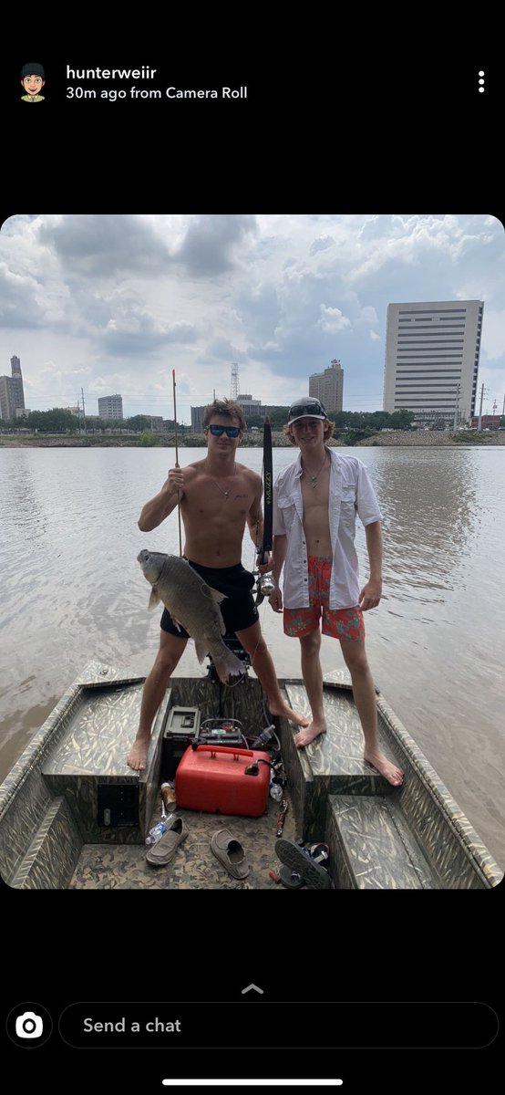 dhouseman10's tweet photo. Happy 21st birthday buddy, now you can finally drink some Smirnoff’s like you’ve been talking about all these years, love ya kid https://t.co/VpDrT7sn41