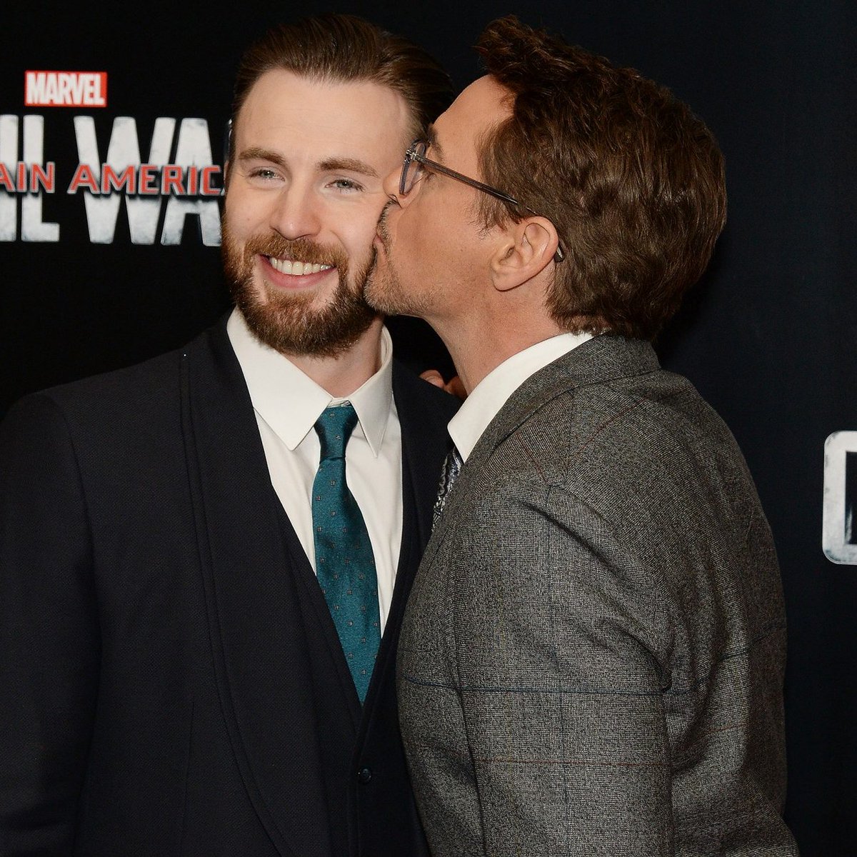 MarvelStudiosTr's tweet photo. Marvel hayranları #TeamCap, #TeamIronMan ve #TeamStony olmak üzere üçe ayrılır. https://t.co/fJ9jL5Bv4a