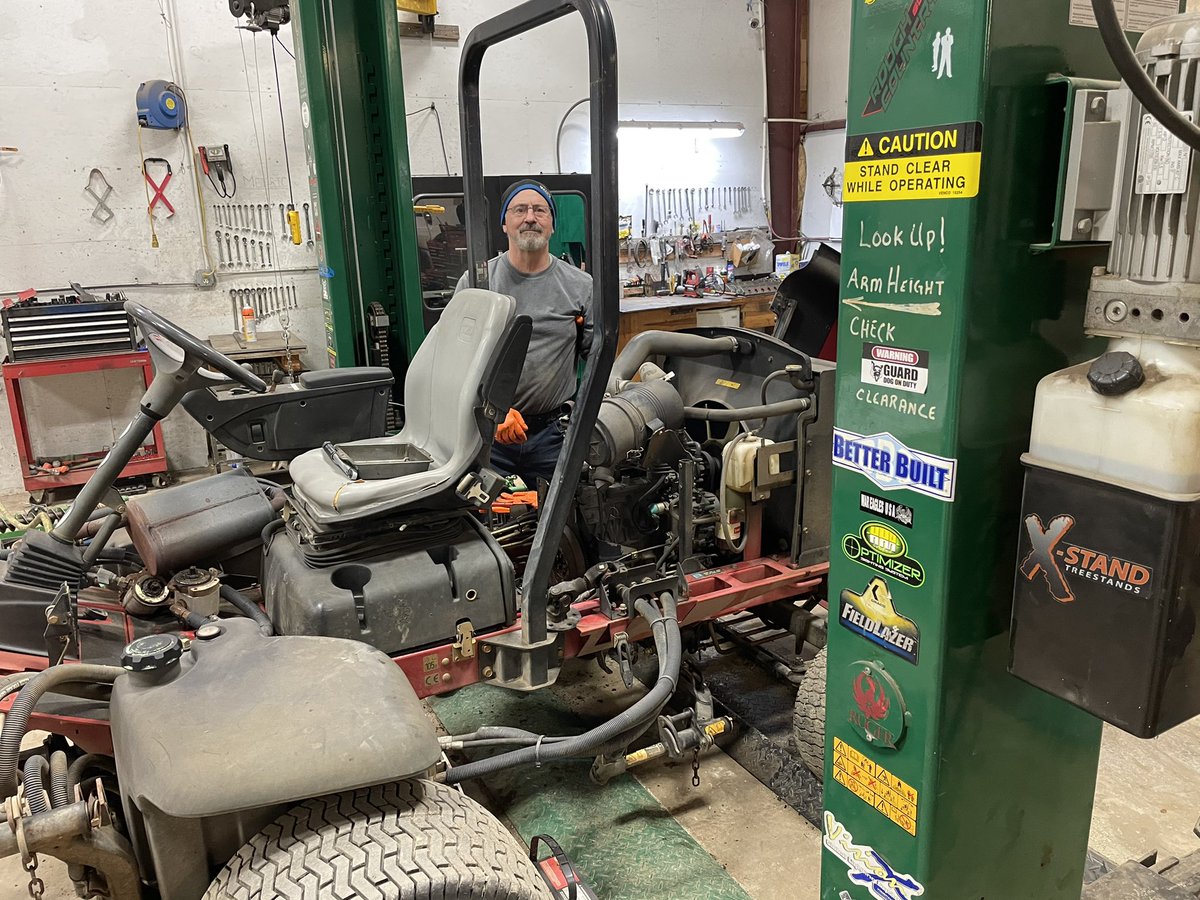 ITACTURF's tweet photo. People often ask (what does ITAC do in the winter when the weather is bad outside) ITAC owns over 200 trucks, trailers, tractors, skid steers, mower and other equipment that needs maintaining, not to mention servicing our customers equipment including reel sharpening. #ITACTURF https://t.co/FB2e0ULZTw