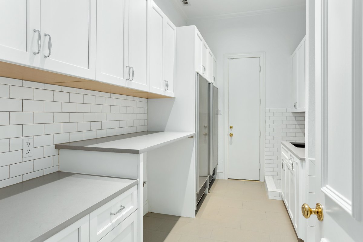 KDConcepts's tweet photo. Want to see our newest @houzz project? Even though this home remodel is from 2019, the designs throughout these bathrooms (and laundry!) are classic and will never go out of style!
#bathroomdesign #laundryroom #remodel #home #design

https://t.co/qEDIvyyAmc https://t.co/BZHQwQXDDx