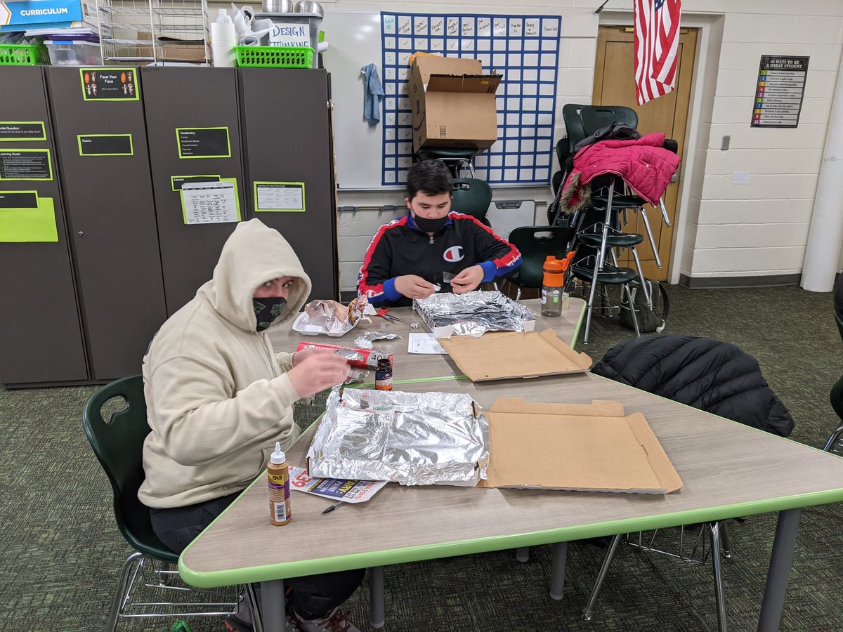 kristina_waner's tweet photo. Harnessing the power of the sun by making solar ovens to make S'mores in our Alt Energy PBL.  Stay tuned, wind powered light bulbs up next!! #MMSOurHouse #AllAccessLearning #DesignThinking #PBLinMotion https://t.co/R1vQM1U14S