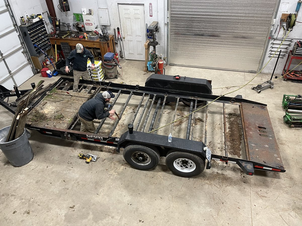 ITACTURF's tweet photo. People often ask (what does ITAC do in the winter when the weather is bad outside) ITAC owns over 200 trucks, trailers, tractors, skid steers, mower and other equipment that needs maintaining, not to mention servicing our customers equipment including reel sharpening. #ITACTURF https://t.co/FB2e0ULZTw