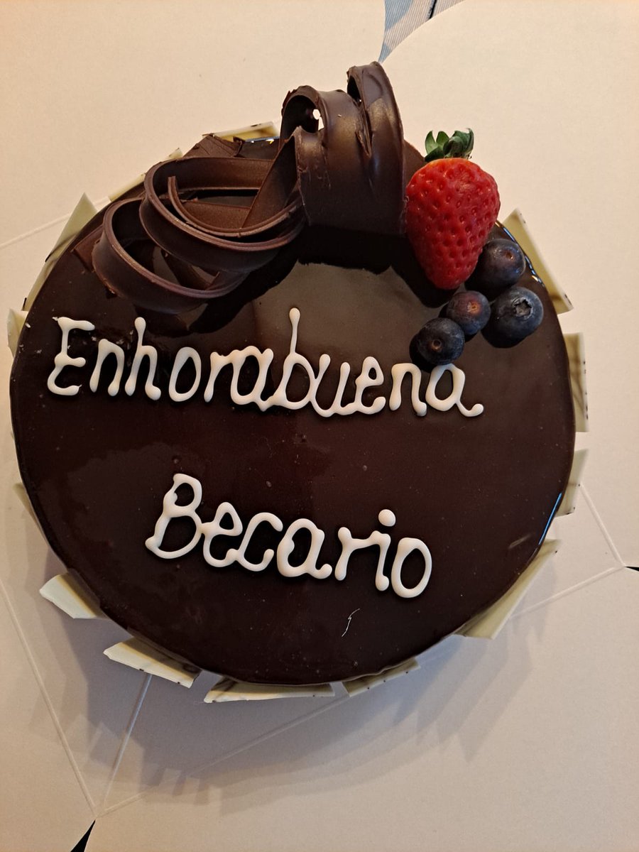 josanlatorre's tweet photo. Cuando un repartidor se presenta en casa, y al abrirlo te encuentras esto. ¡¡Sois geniales!! #ITCIP https://t.co/zKRbj6dm55