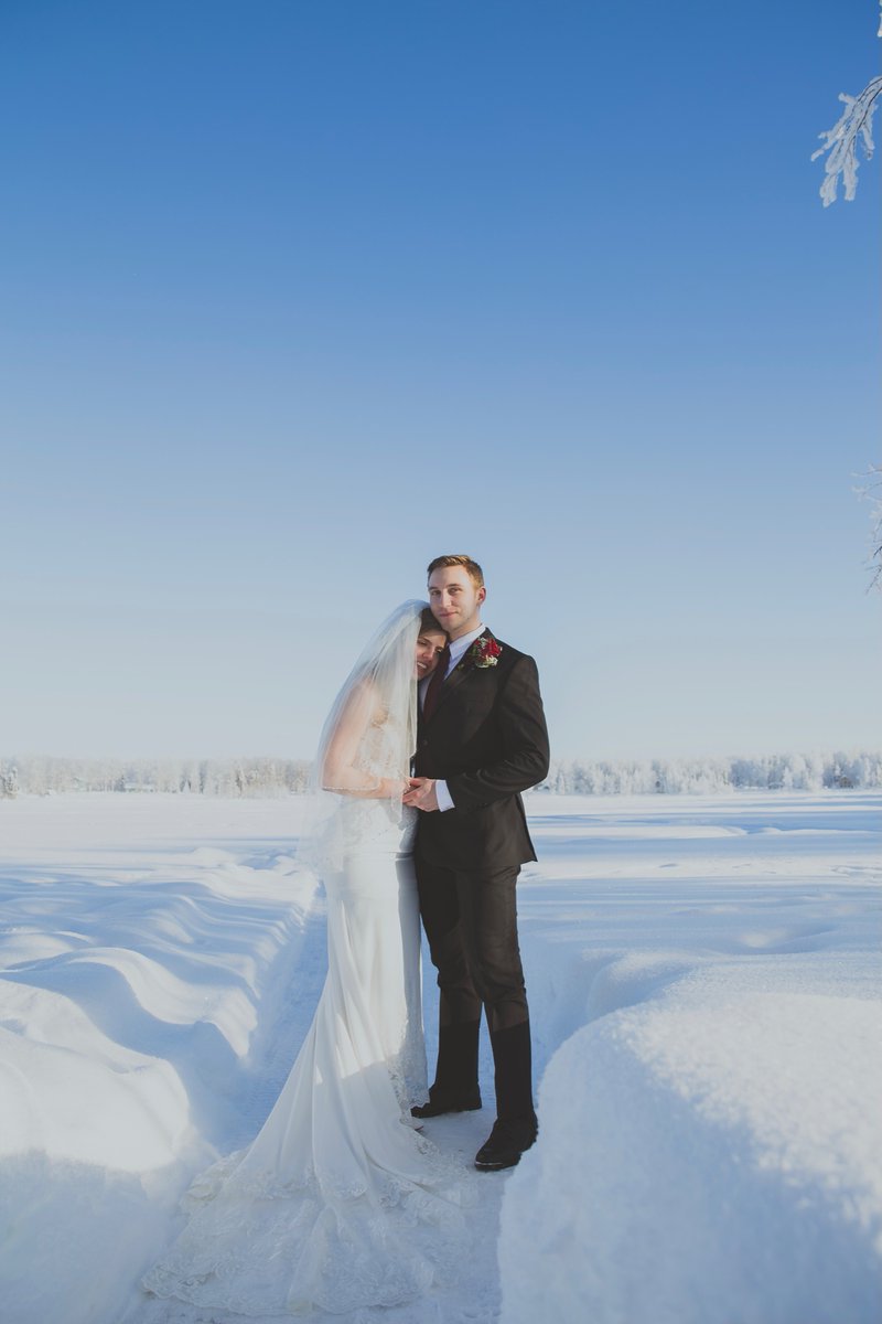 cleoland_'s tweet photo. These photos were taken in the same spot— from our wedding, and then jake’s sister’s wedding https://t.co/wACs5jAXc4