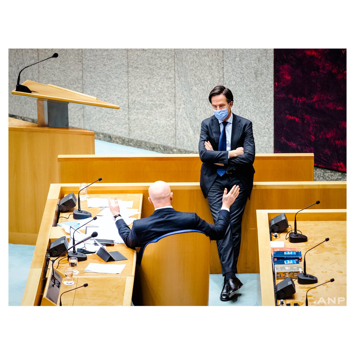 SemvanderWalNL's tweet photo. De Tweede Kamer debatteert met demissionair premier Mark Rutte en minister Ferdinand Grapperhaus (Justitie en Veiligheid) over de nieuwe spoedwet voor de avondklok in Den Haag, 18 februari 2021. @anpfoto #avondklok #spoedwet #COVID19NL https://t.co/mr08CMaUCw