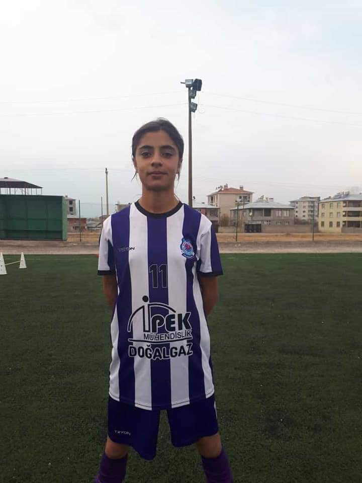 ipekmuhendslik's tweet photo. Sponsorluğunu üstlendiğimiz Mor Menekşeler atletizm takımımızın başarılı sporcularından Edibe YAĞIZ'ın profesyonel olarak @Fenerbahce’ mize  transferini büyük bir mutlulukla büyük bir gururla sizlerle paylaşmak istedik tebrikler mor menekşeler🎉🍾👏👏 https://t.co/nCJhXi88zL