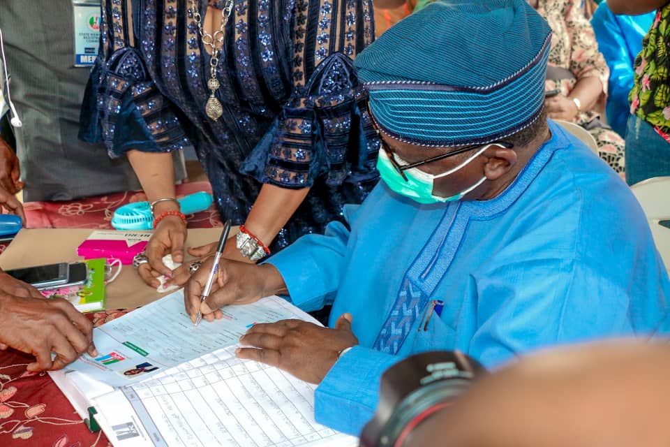 MrRefor's tweet photo. Today, the former Minister of Health, Professor Isaac Adewole re-validated his APC membership at his ward in Ilesha.
@remiteo
#APC
#APCREGISTRATION
#apcmembership https://t.co/tfDkIKVbRG
